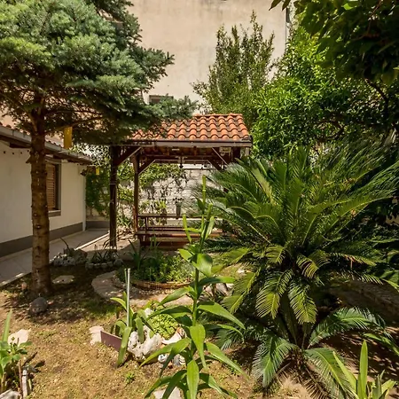 Studio Apartment Paradise Garden Split Exterior photo