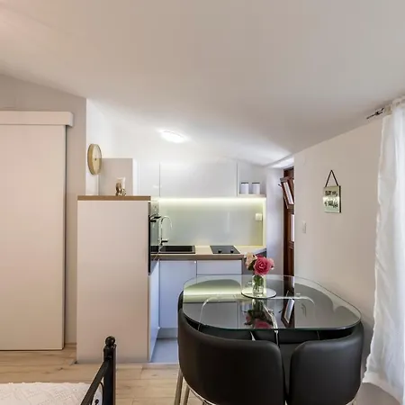 Studio Apartment Paradise Garden Split Exterior photo