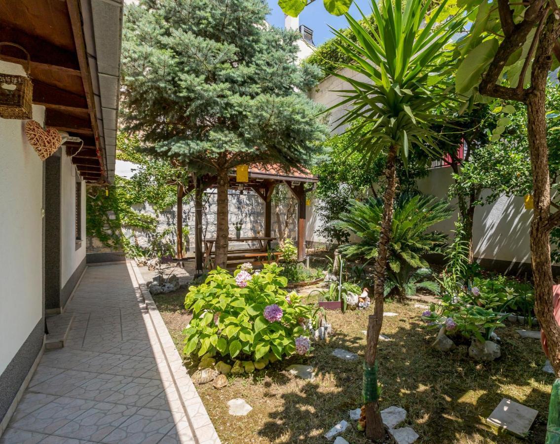 Apartment Paradise Garden *